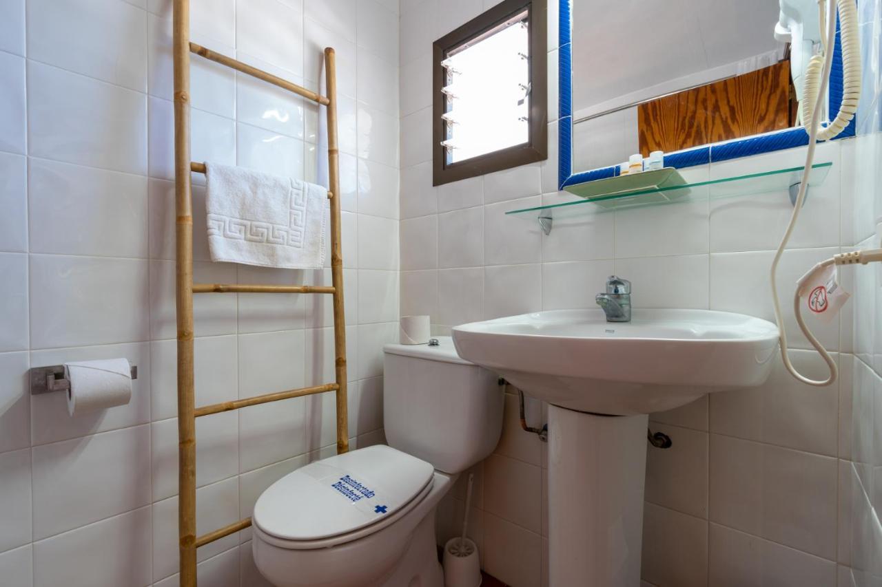 Hostal Restaurante Pou Des Lleo سان كارلوس دي بيرالتا الغرفة الصورة