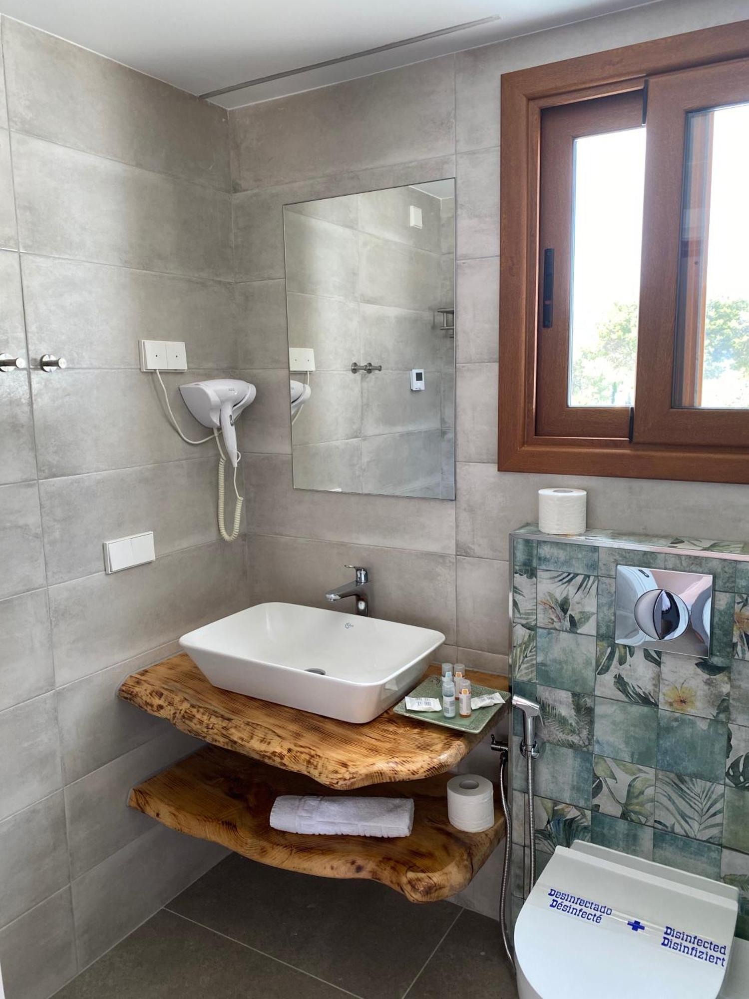 Hostal Restaurante Pou Des Lleo سان كارلوس دي بيرالتا الغرفة الصورة