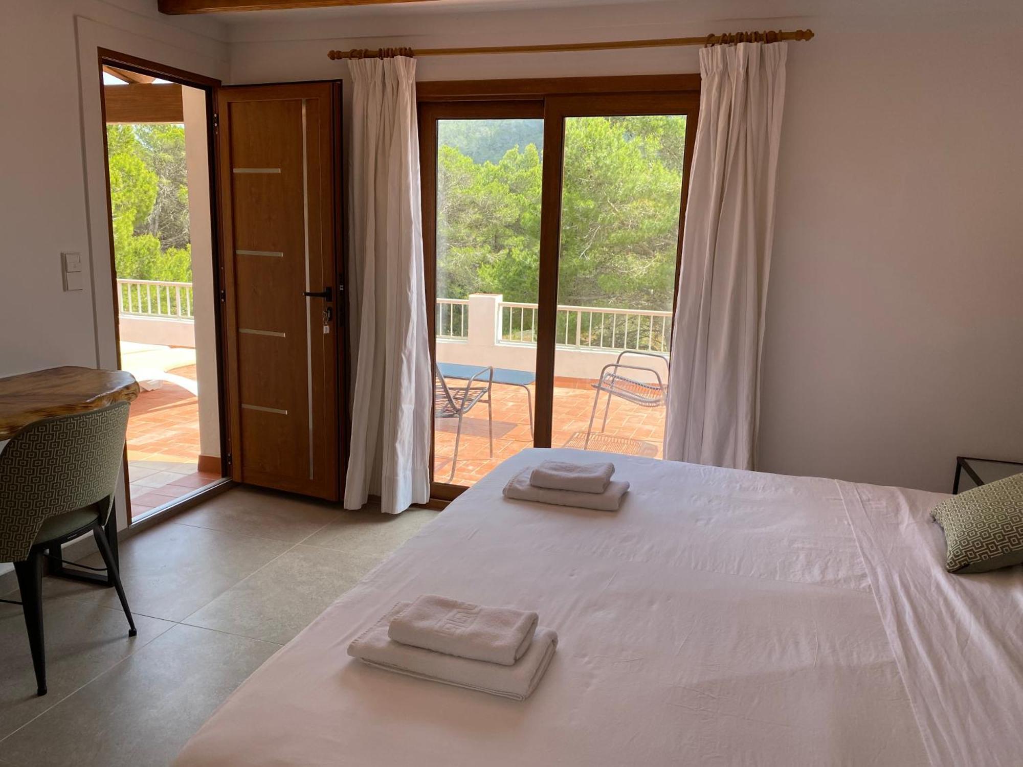 Hostal Restaurante Pou Des Lleo سان كارلوس دي بيرالتا الغرفة الصورة
