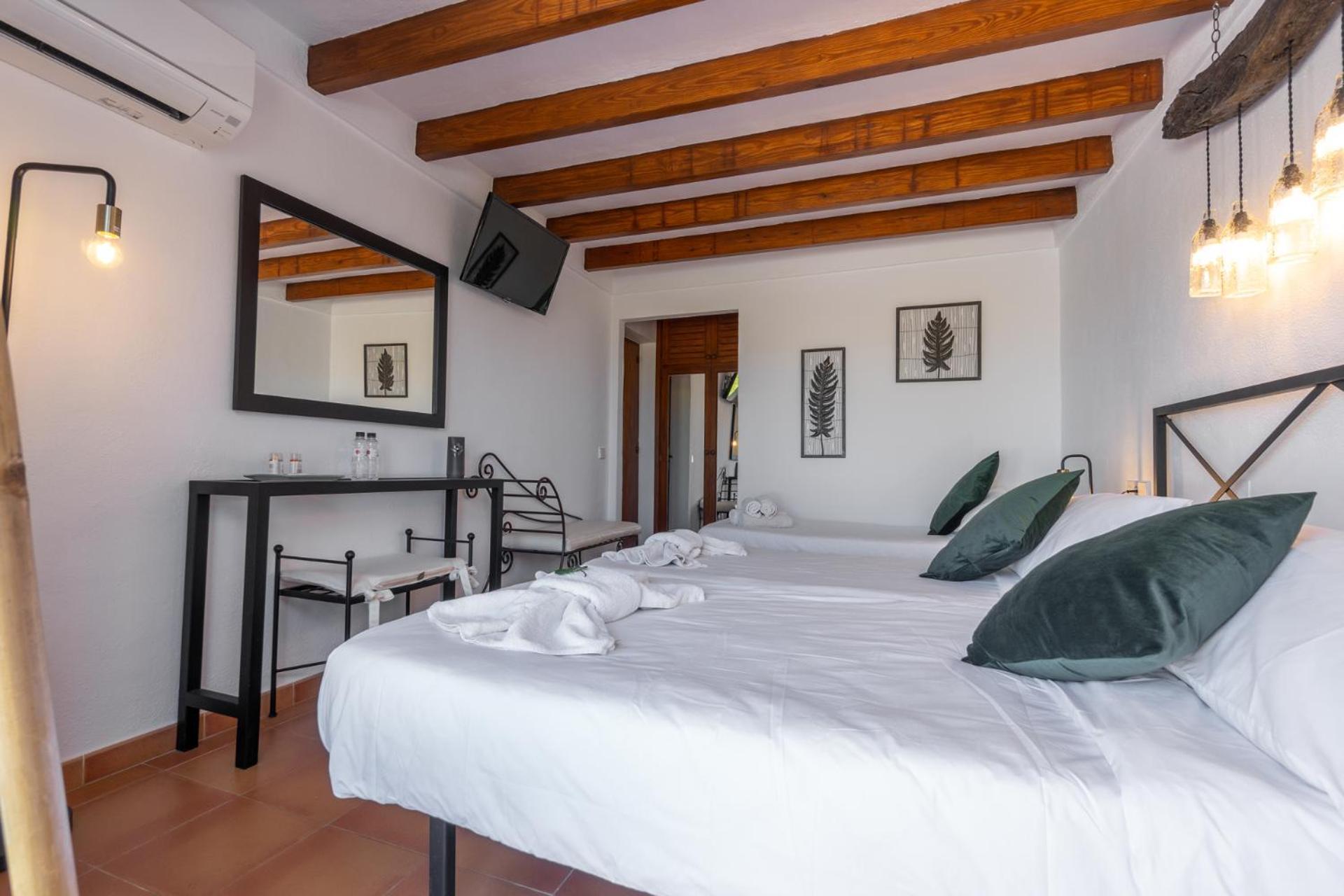 Hostal Restaurante Pou Des Lleo سان كارلوس دي بيرالتا الغرفة الصورة